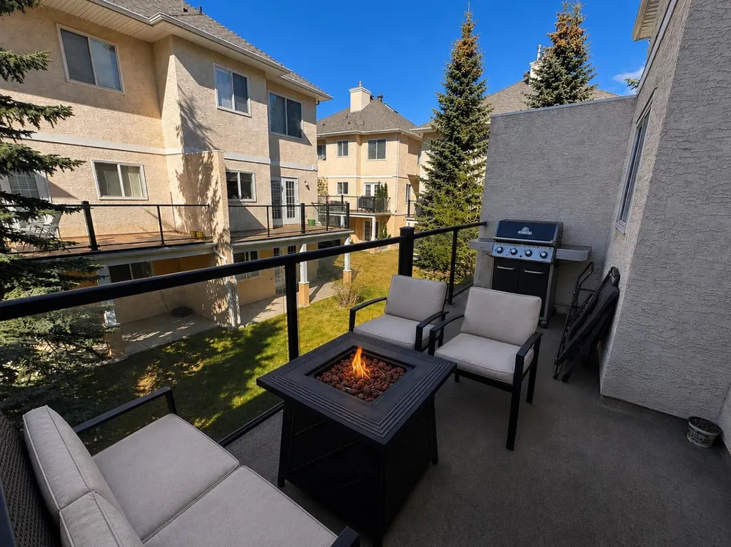 39 Sierra Morena Landing SW Calgary AB T3H 4K3