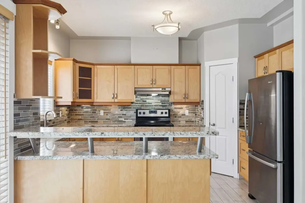 39 Sierra Morena Landing SW Calgary AB T3H 4K3