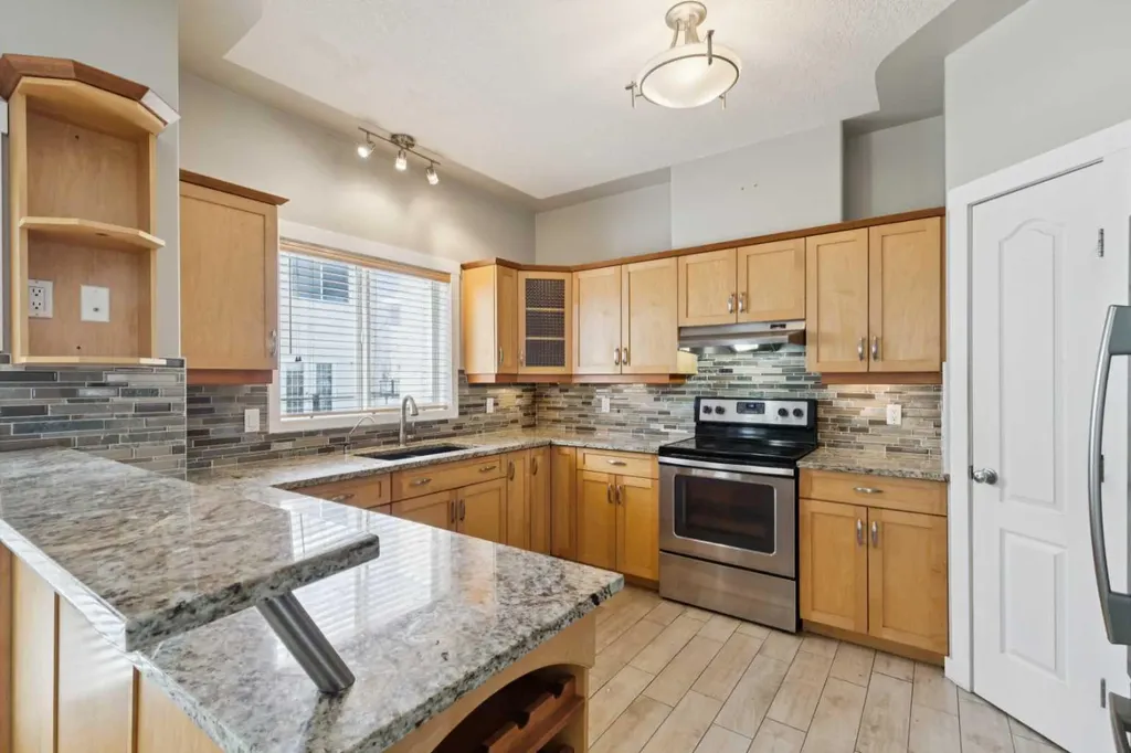 39 Sierra Morena Landing SW Calgary AB T3H 4K3