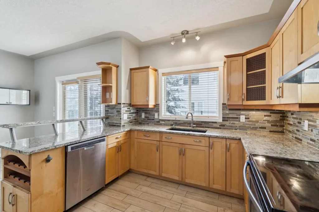 39 Sierra Morena Landing SW Calgary AB T3H 4K3