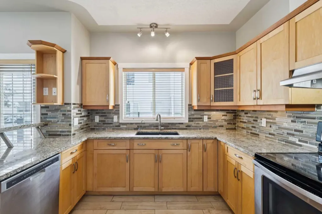 39 Sierra Morena Landing SW Calgary AB T3H 4K3