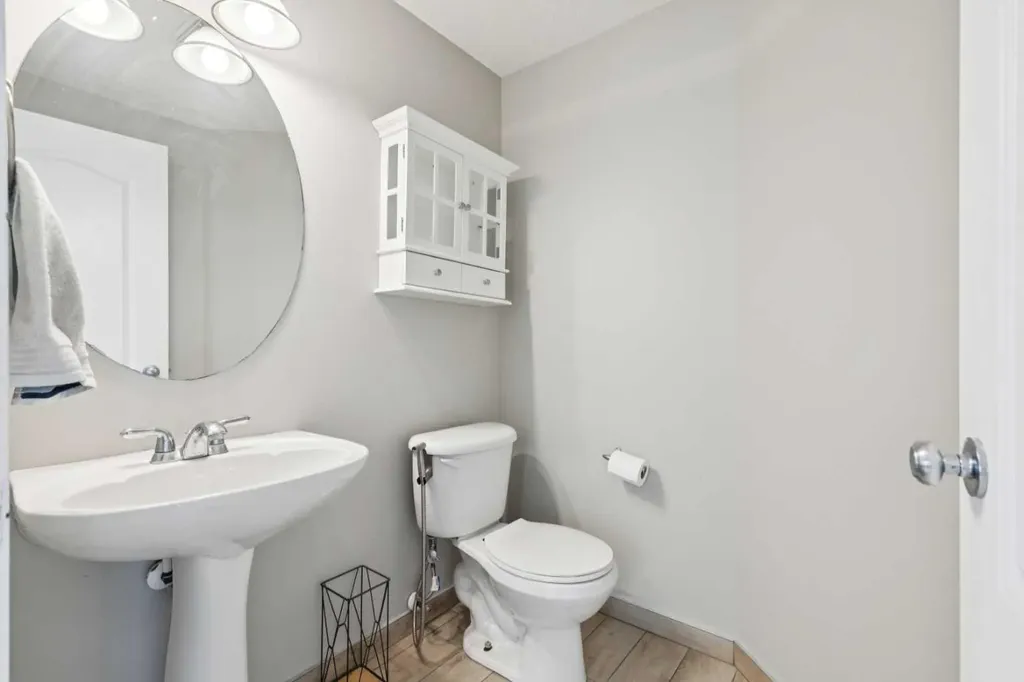 39 Sierra Morena Landing SW Calgary AB T3H 4K3