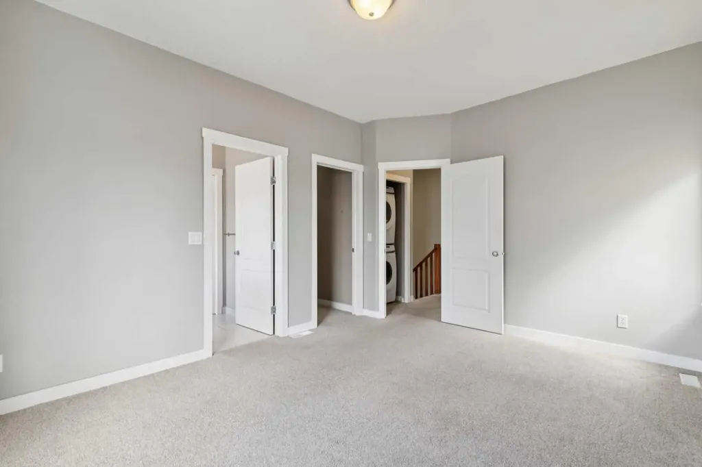 39 Sierra Morena Landing SW Calgary AB T3H 4K3
