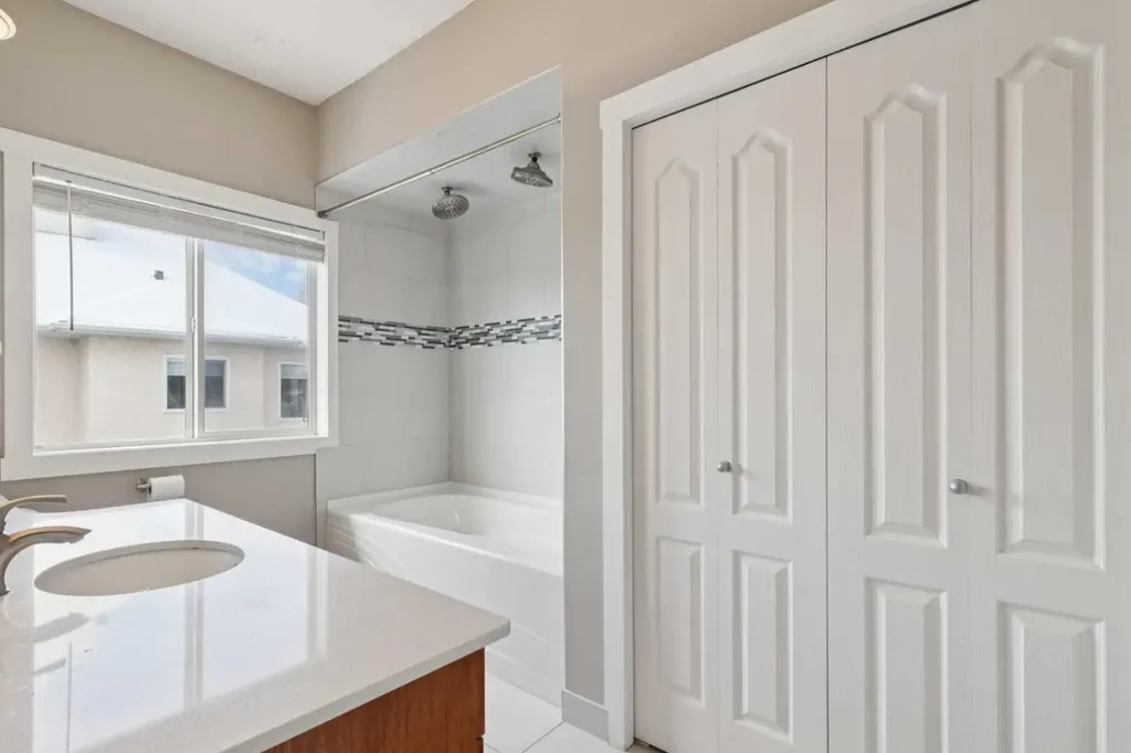 39 Sierra Morena Landing SW Calgary AB T3H 4K3