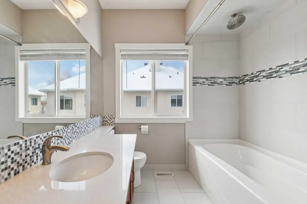 39 Sierra Morena Landing SW Calgary AB T3H 4K3