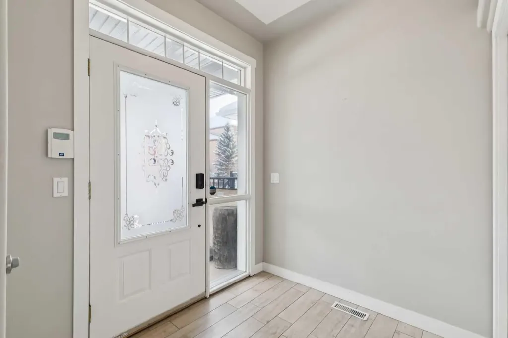 39 Sierra Morena Landing SW Calgary AB T3H 4K3
