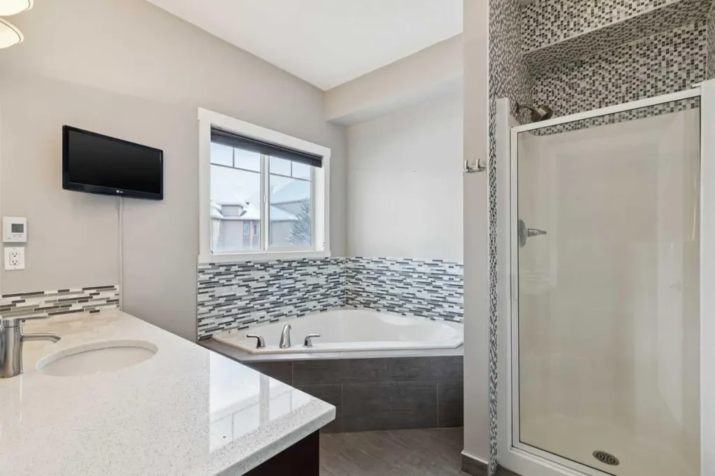39 Sierra Morena Landing SW Calgary AB T3H 4K3