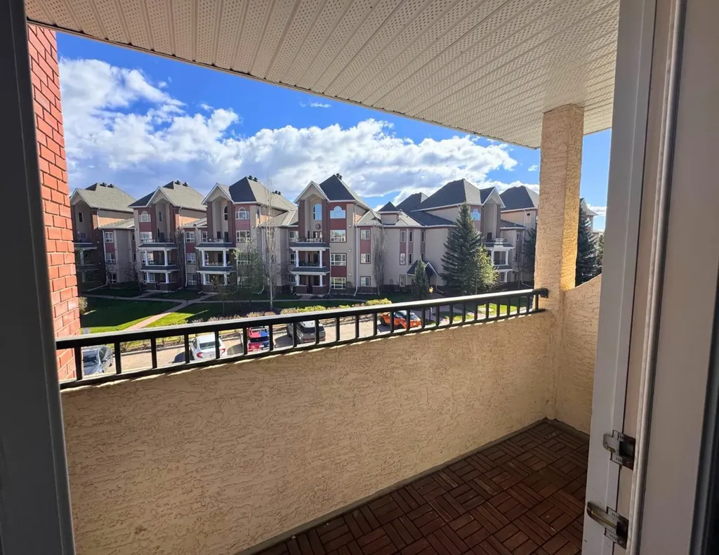 39 Sierra Morena Landing SW Calgary AB T3H 4K3