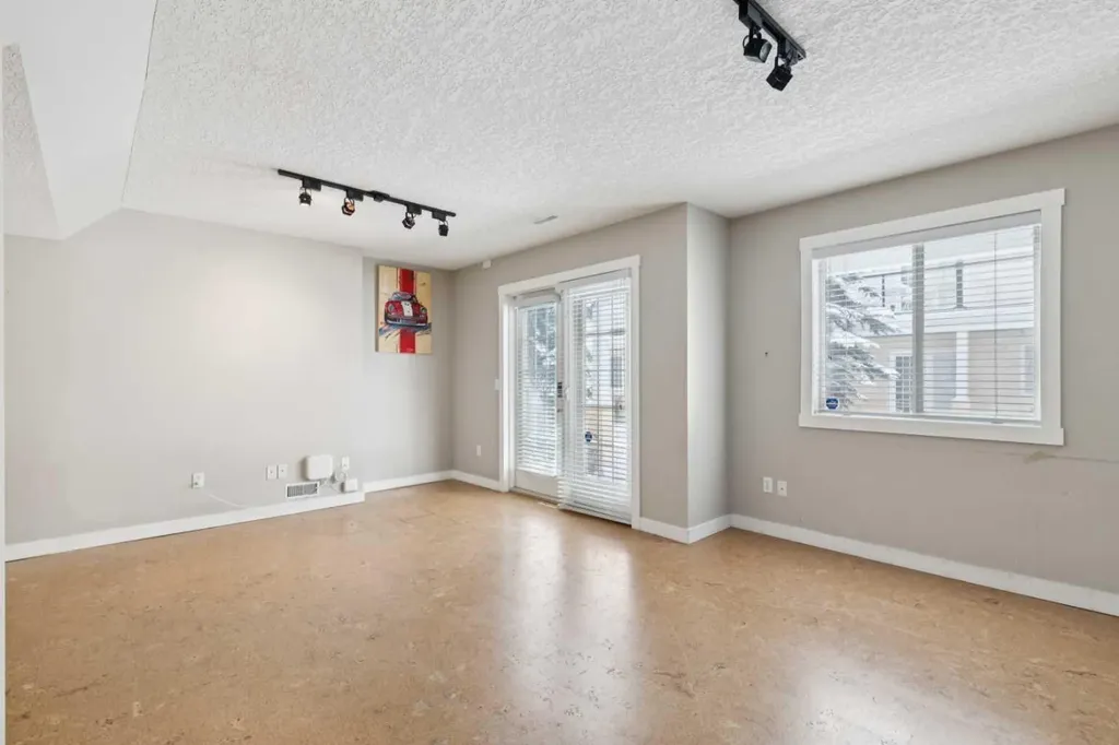 39 Sierra Morena Landing SW Calgary AB T3H 4K3