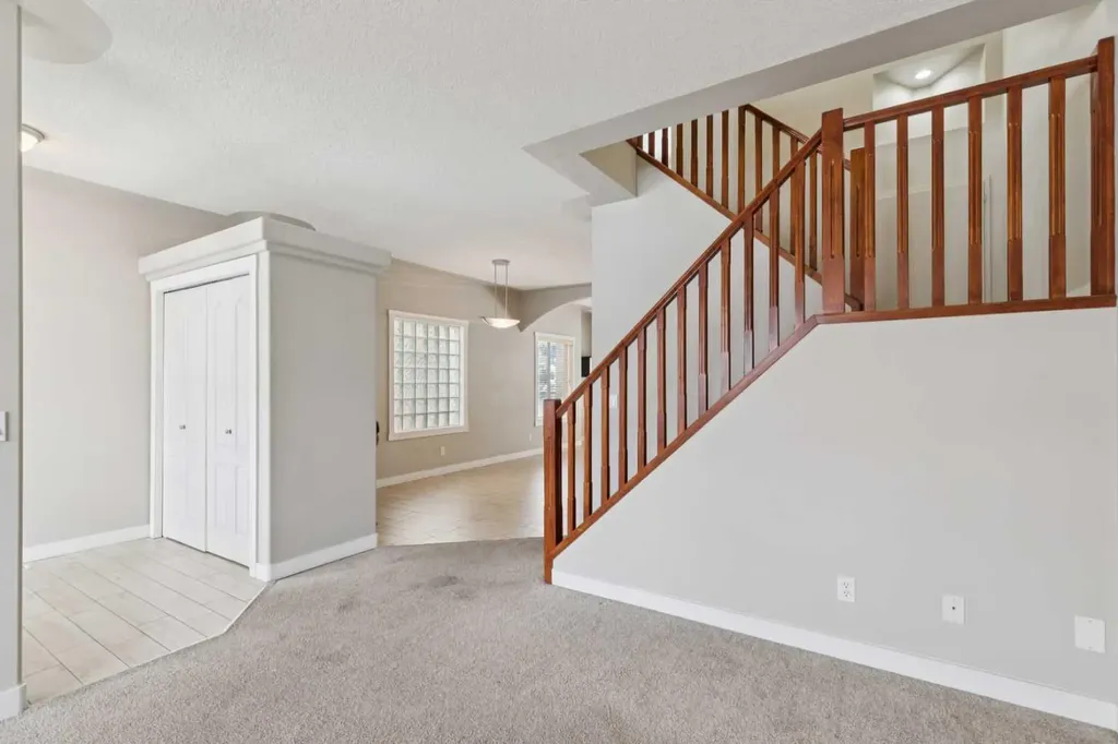 39 Sierra Morena Landing SW Calgary AB T3H 4K3