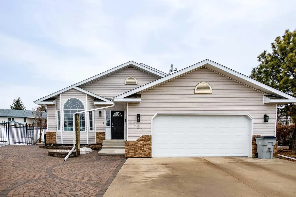 1021 20 Street Crescent Wainwright AB T9W 1N5