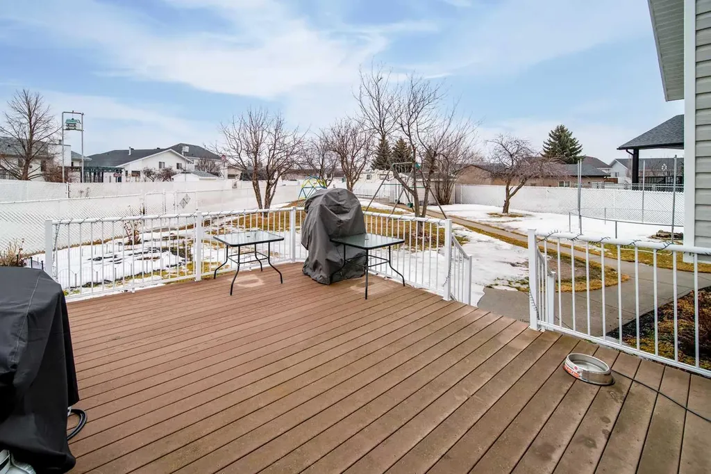 1021 20 Street Crescent Wainwright AB T9W 1N5