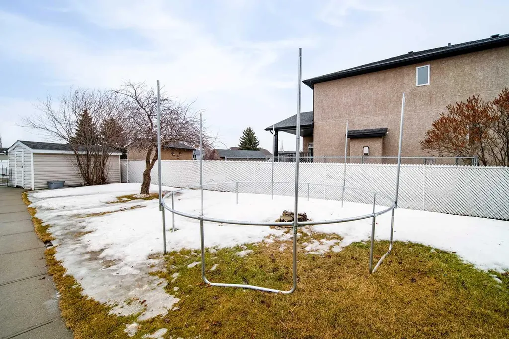 1021 20 Street Crescent Wainwright AB T9W 1N5