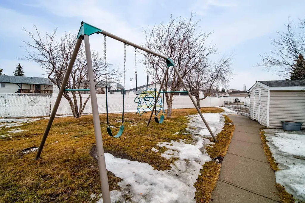 1021 20 Street Crescent Wainwright AB T9W 1N5