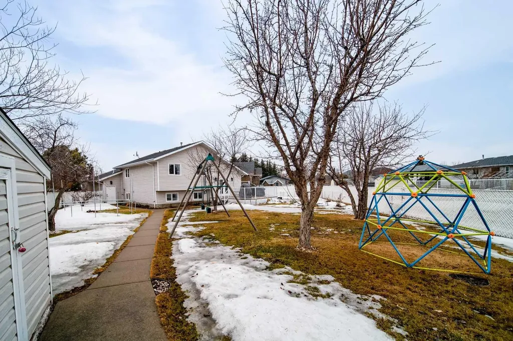 1021 20 Street Crescent Wainwright AB T9W 1N5