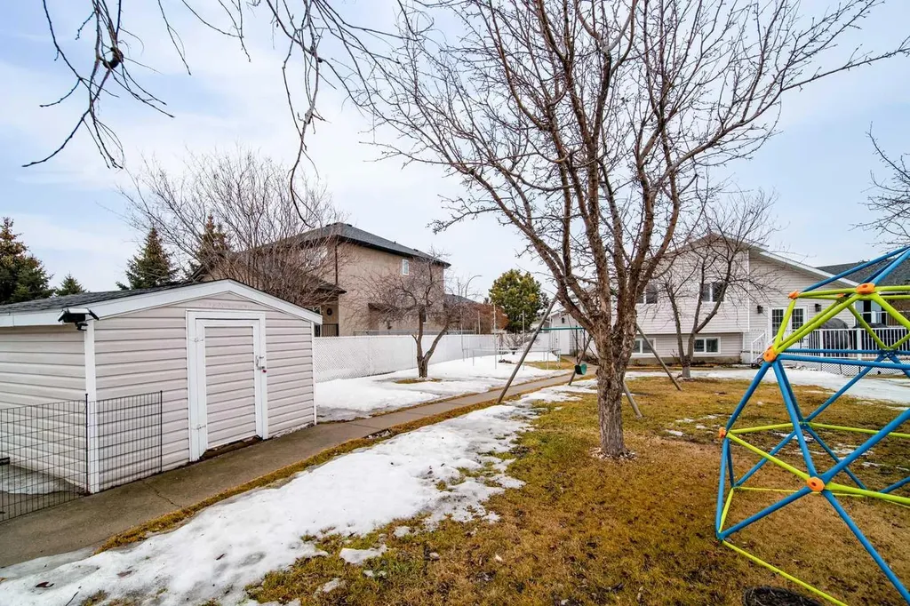 1021 20 Street Crescent Wainwright AB T9W 1N5