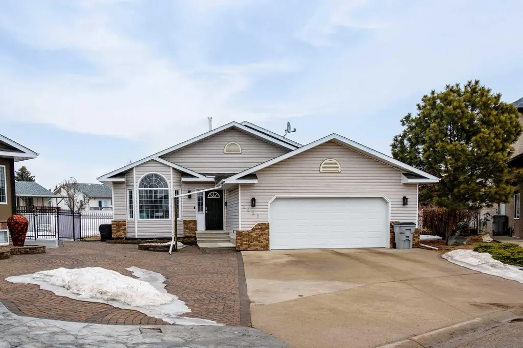 1021 20 Street Crescent Wainwright AB T9W 1N5
