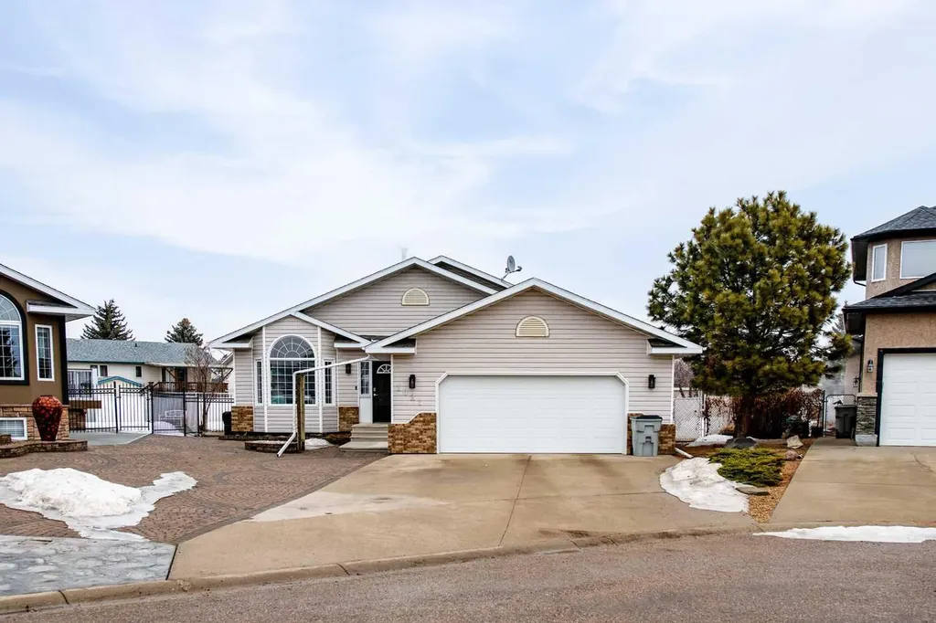 1021 20 Street Crescent Wainwright AB T9W 1N5