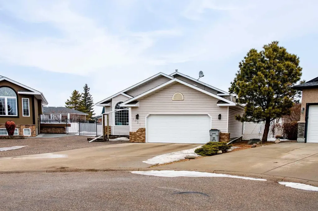 1021 20 Street Crescent Wainwright AB T9W 1N5