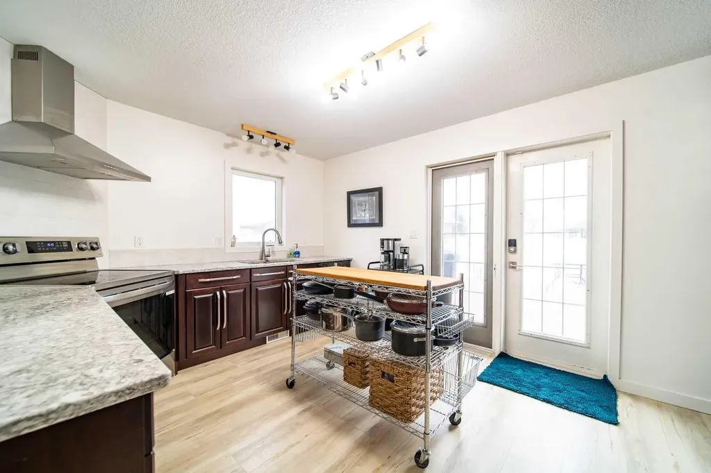 1021 20 Street Crescent Wainwright AB T9W 1N5