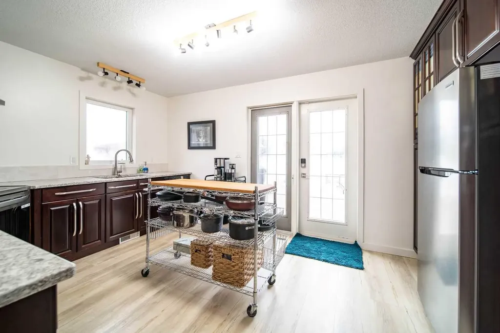 1021 20 Street Crescent Wainwright AB T9W 1N5