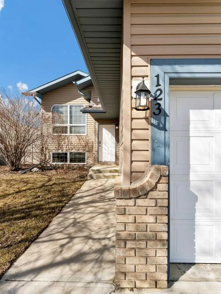 123 Upland Road W Brooks AB T1R0P9
