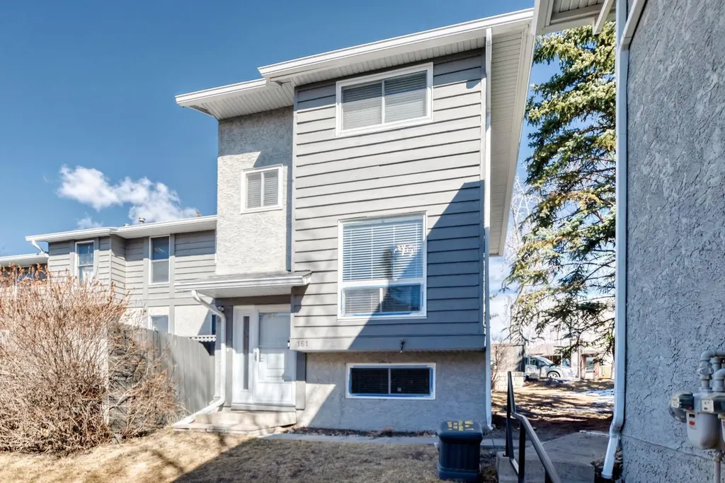 6915 Ranchview Drive NW Calgary AB T3G 1R8