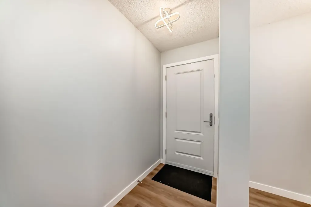 6915 Ranchview Drive NW Calgary AB T3G 1R8
