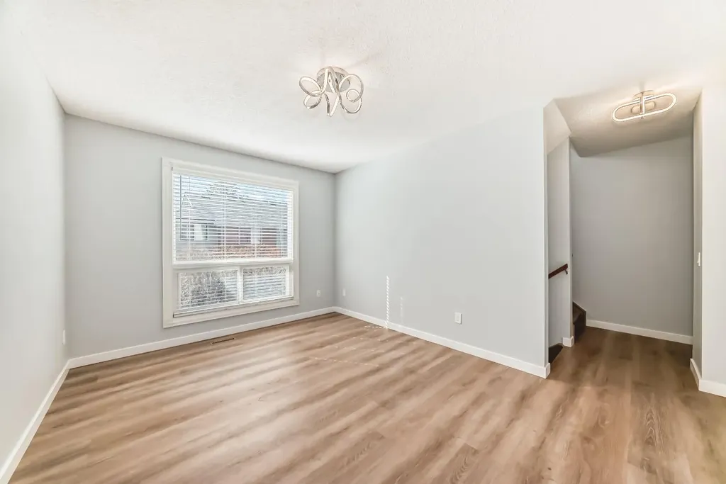 6915 Ranchview Drive NW Calgary AB T3G 1R8