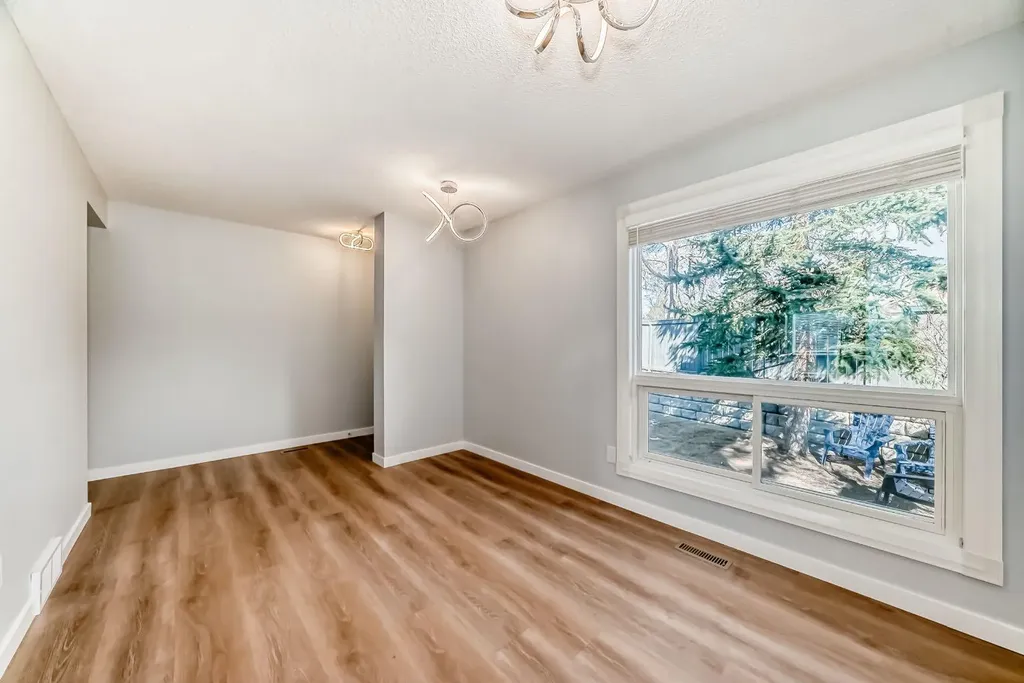 6915 Ranchview Drive NW Calgary AB T3G 1R8