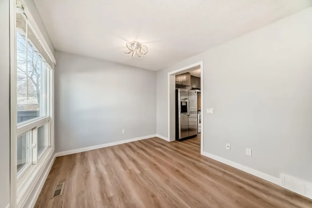 6915 Ranchview Drive NW Calgary AB T3G 1R8