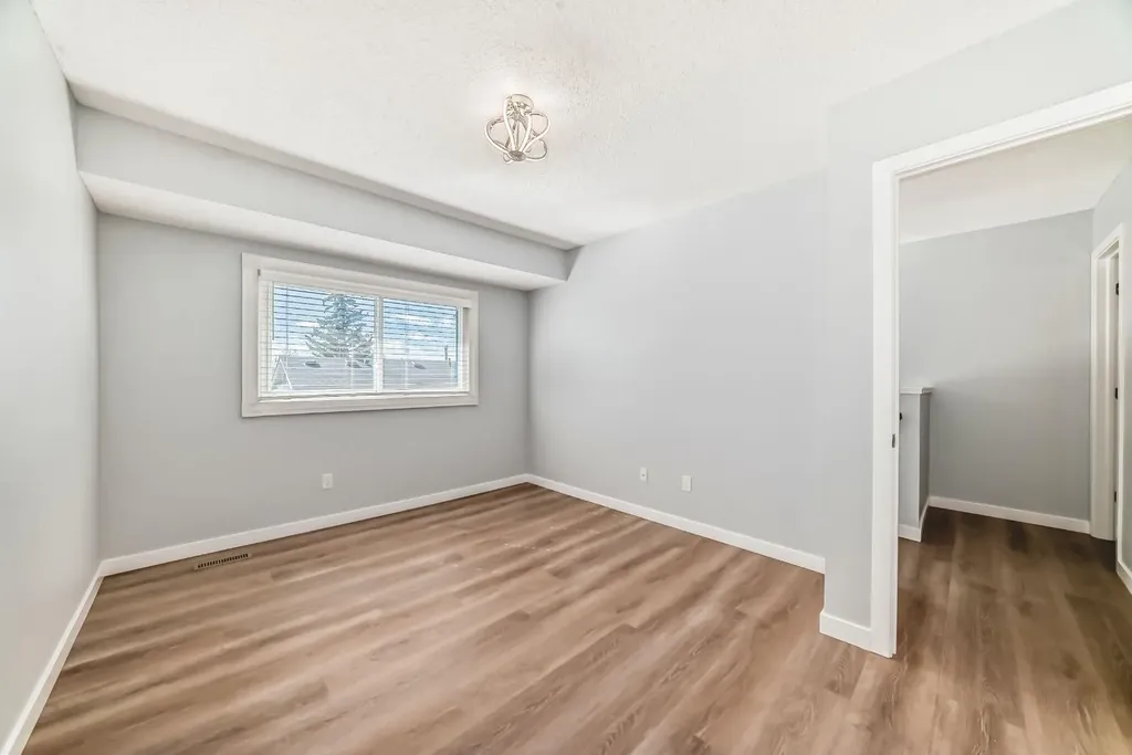 6915 Ranchview Drive NW Calgary AB T3G 1R8