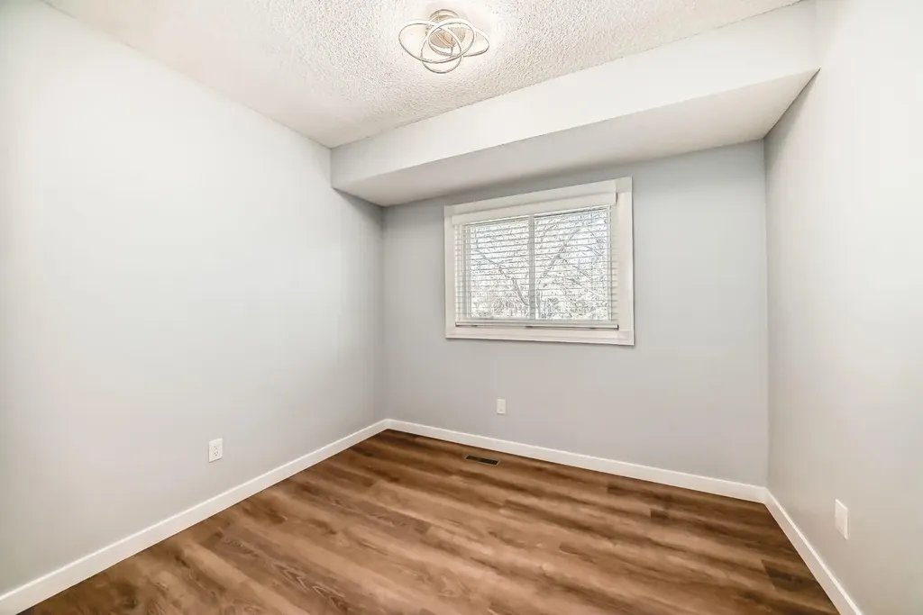 6915 Ranchview Drive NW Calgary AB T3G 1R8