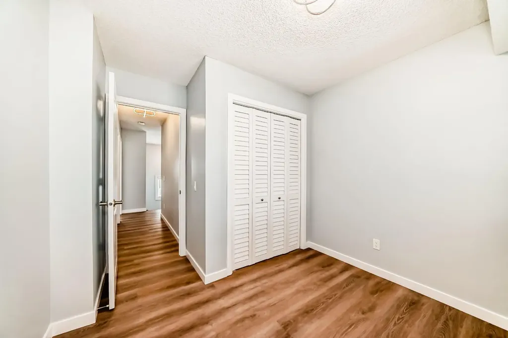 6915 Ranchview Drive NW Calgary AB T3G 1R8