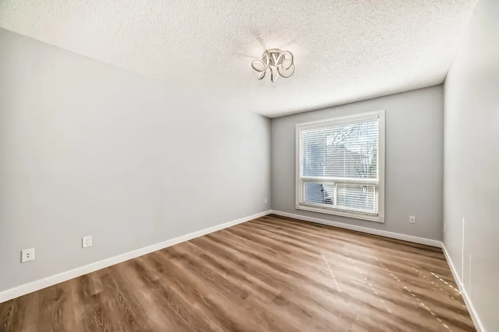 6915 Ranchview Drive NW Calgary AB T3G 1R8