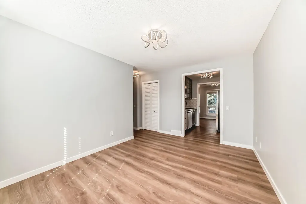 6915 Ranchview Drive NW Calgary AB T3G 1R8