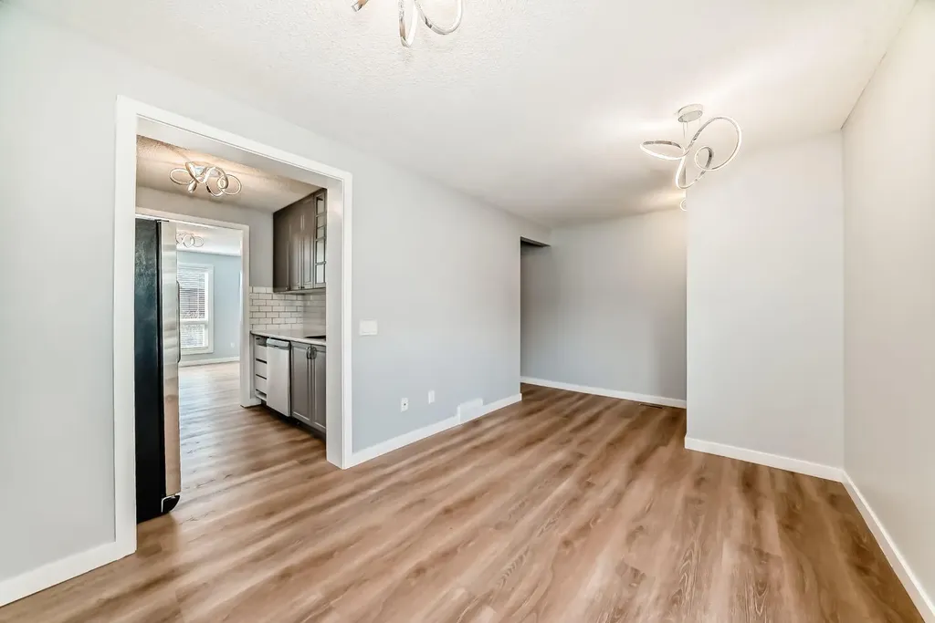 6915 Ranchview Drive NW Calgary AB T3G 1R8