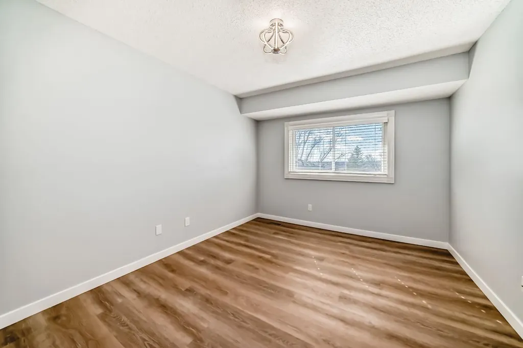 6915 Ranchview Drive NW Calgary AB T3G 1R8