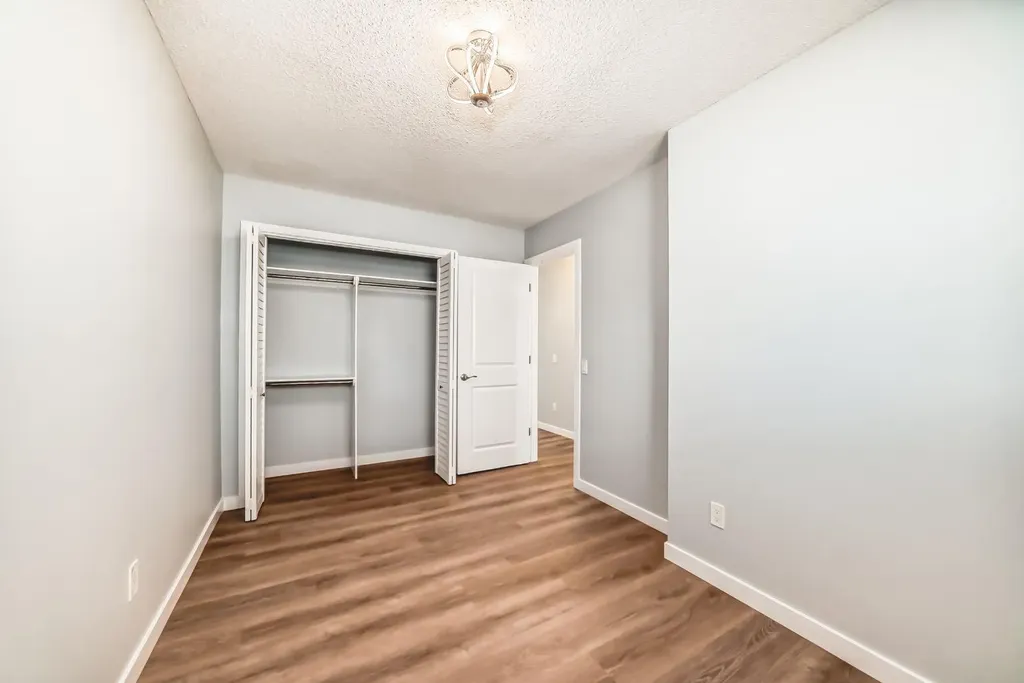 6915 Ranchview Drive NW Calgary AB T3G 1R8