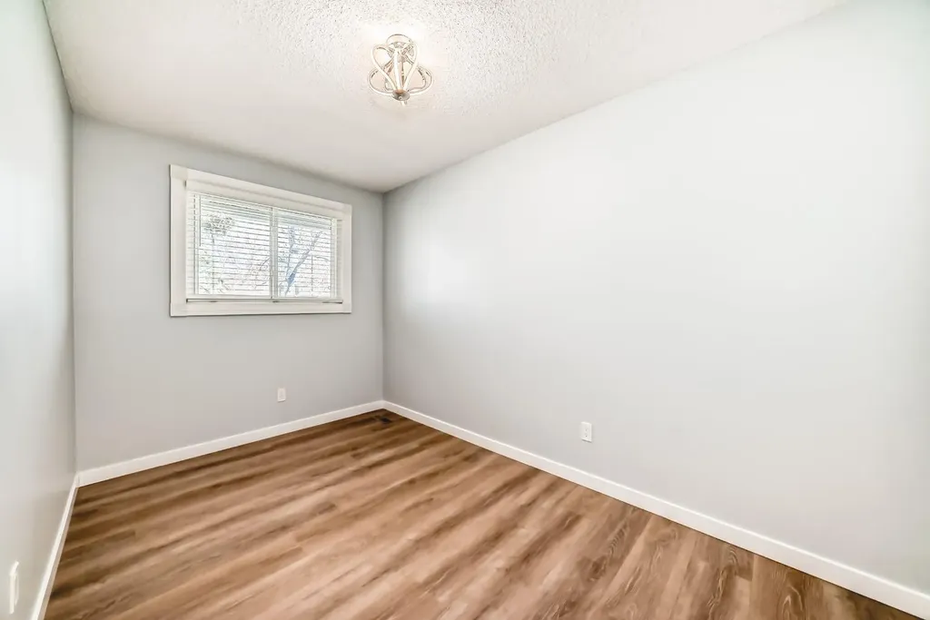 6915 Ranchview Drive NW Calgary AB T3G 1R8