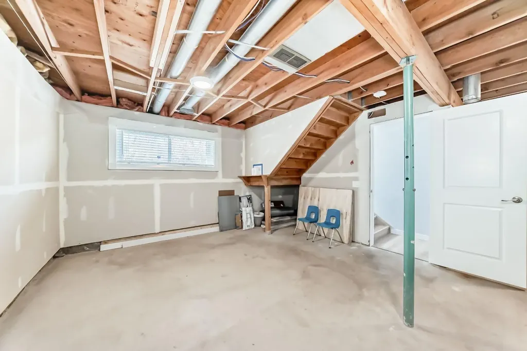 6915 Ranchview Drive NW Calgary AB T3G 1R8