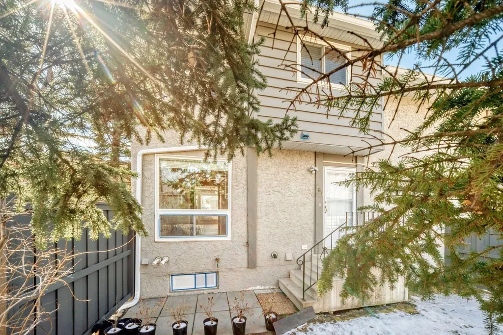 6915 Ranchview Drive NW Calgary AB T3G 1R8