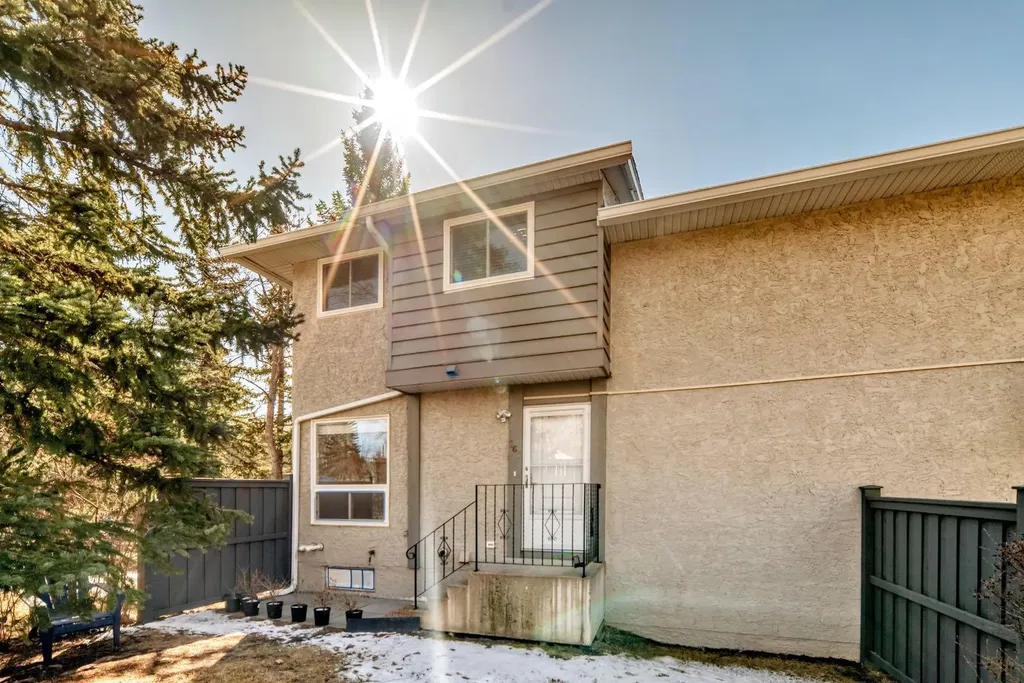 6915 Ranchview Drive NW Calgary AB T3G 1R8