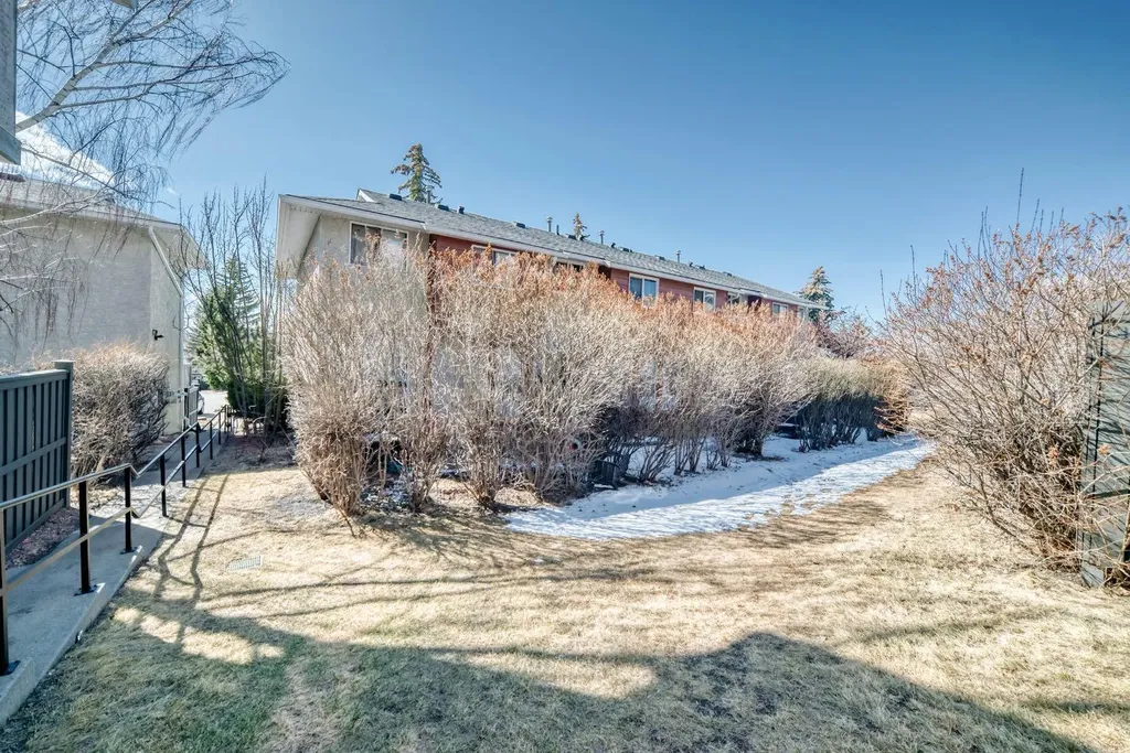 6915 Ranchview Drive NW Calgary AB T3G 1R8