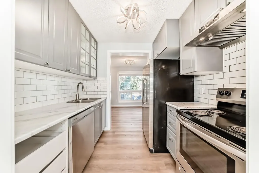 6915 Ranchview Drive NW Calgary AB T3G 1R8