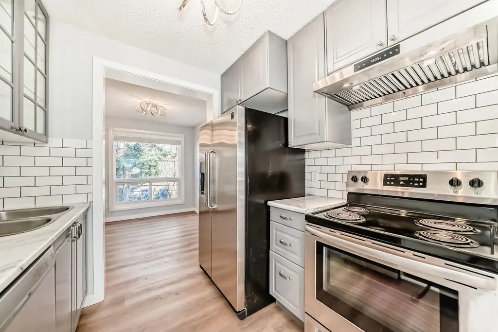 6915 Ranchview Drive NW Calgary AB T3G 1R8