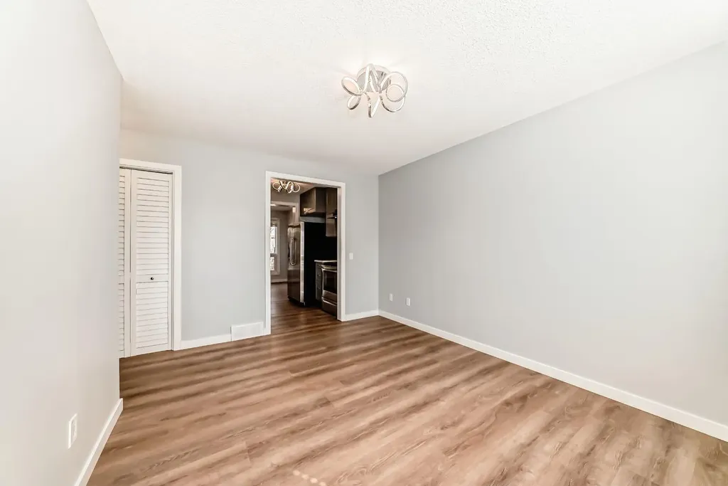6915 Ranchview Drive NW Calgary AB T3G 1R8