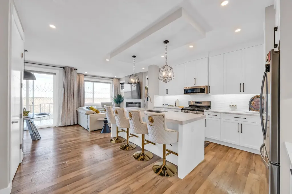 163 Sandpiper Bend Chestermere AB T1X 2S8