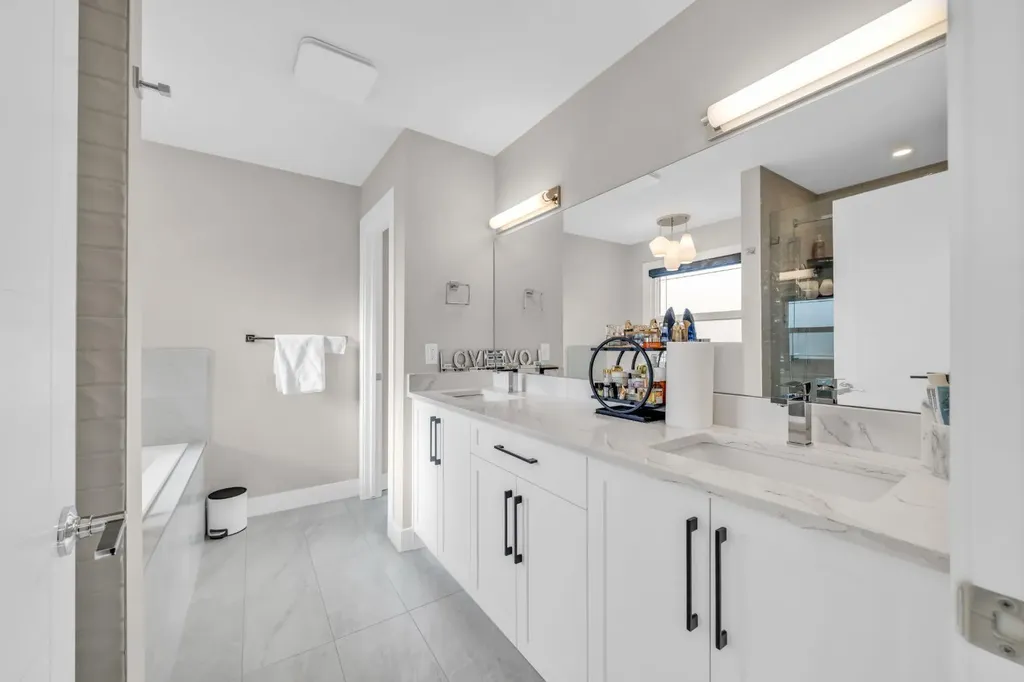 163 Sandpiper Bend Chestermere AB T1X 2S8