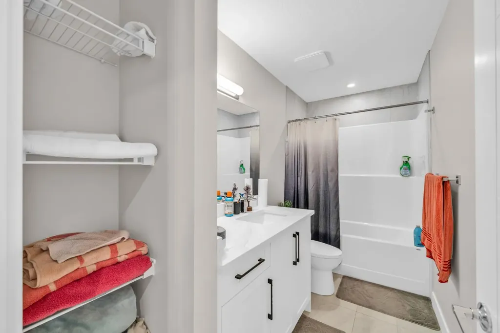 163 Sandpiper Bend Chestermere AB T1X 2S8